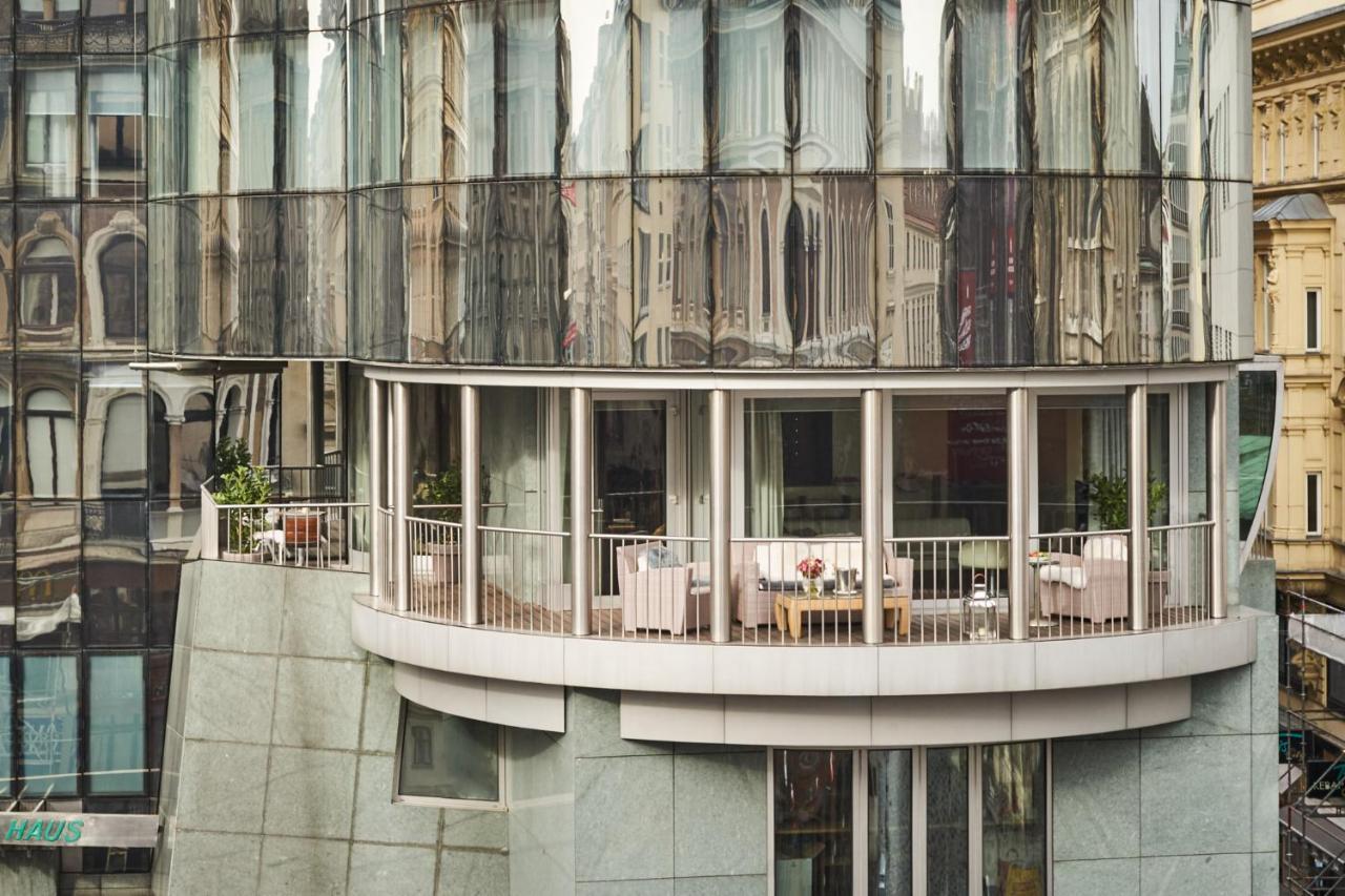 Do&Co Hotel Wien Exteriör bild A typical curved balcony