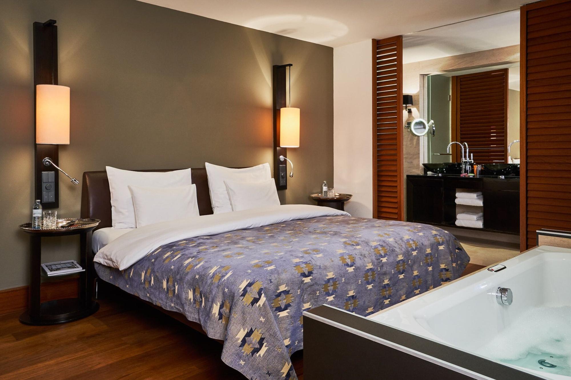 Do&Co Hotel Wien Exteriör bild A room at the Mandarin Oriental, Munich