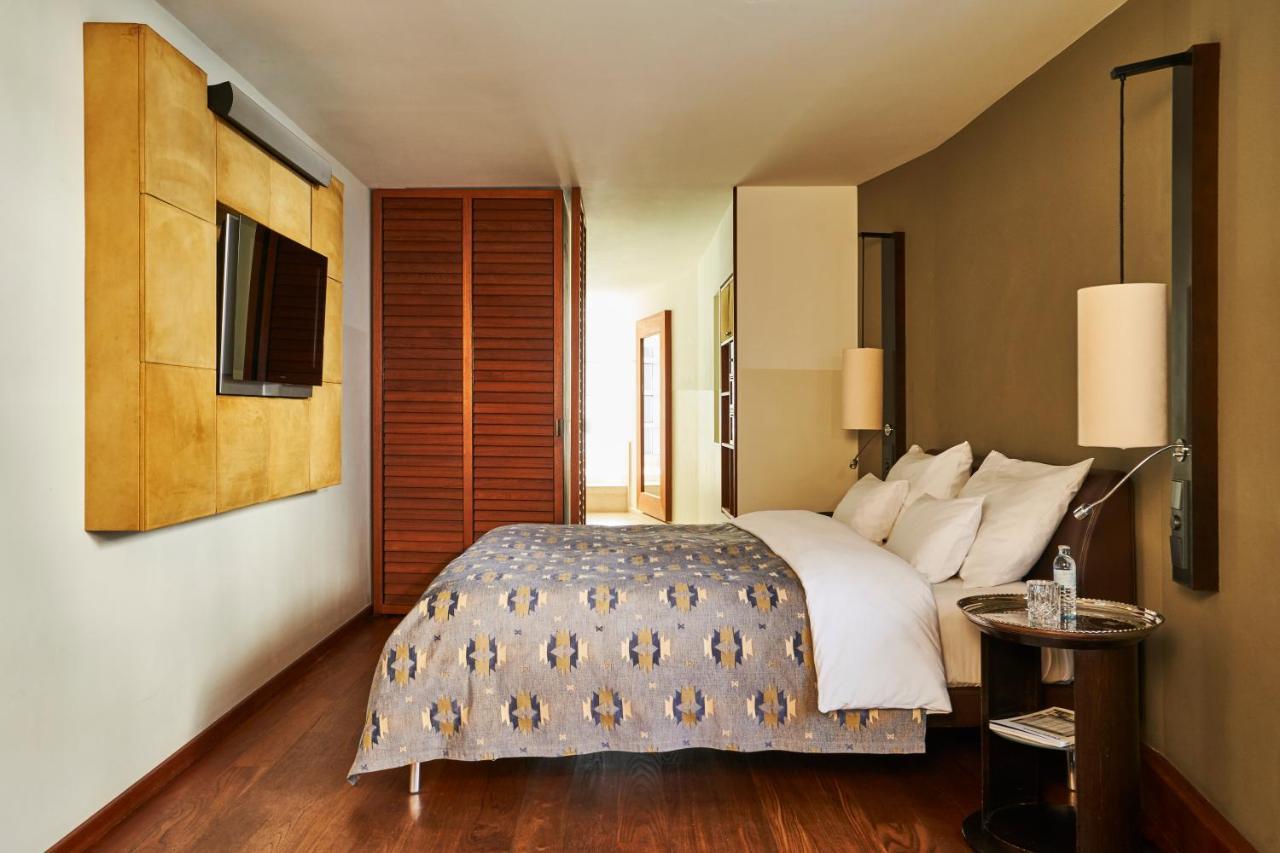 Do&Co Hotel Wien Exteriör bild A bedroom at the Mandarin Oriental, Munich