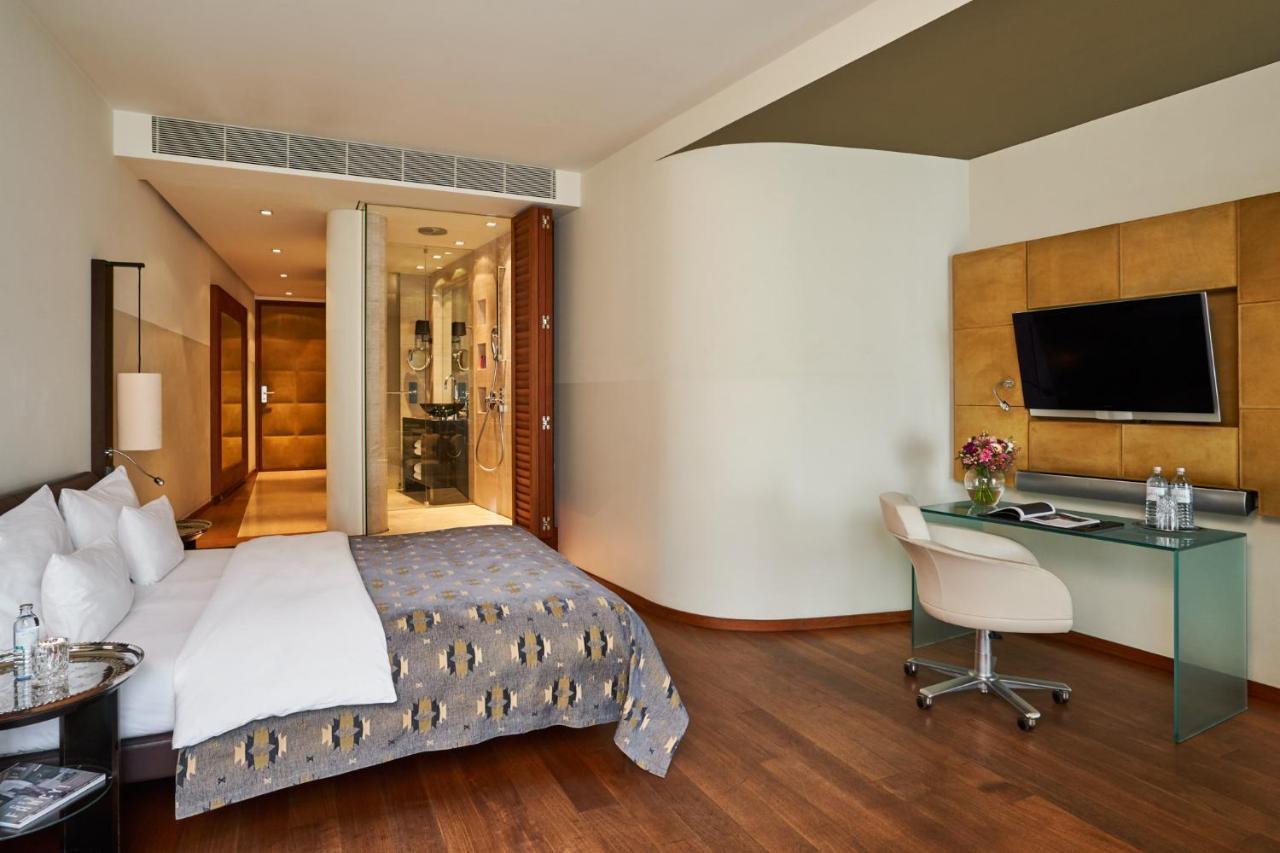 Do&Co Hotel Wien Exteriör bild A room at the Taj Mahal Palace, Mumbai