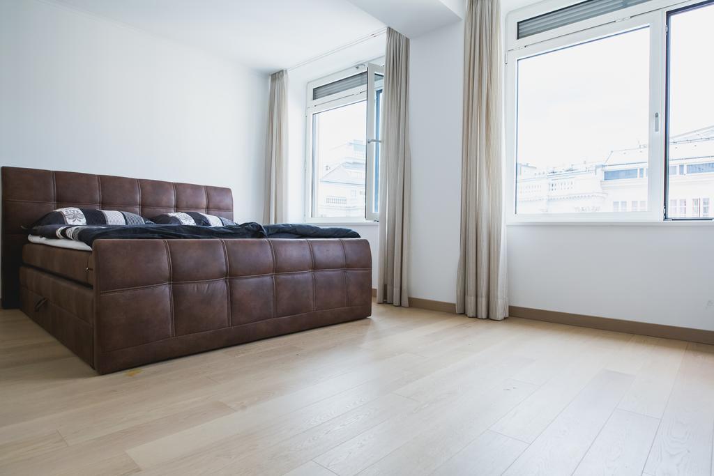 Do&Co Hotel Wien Exteriör bild Laminate flooring
