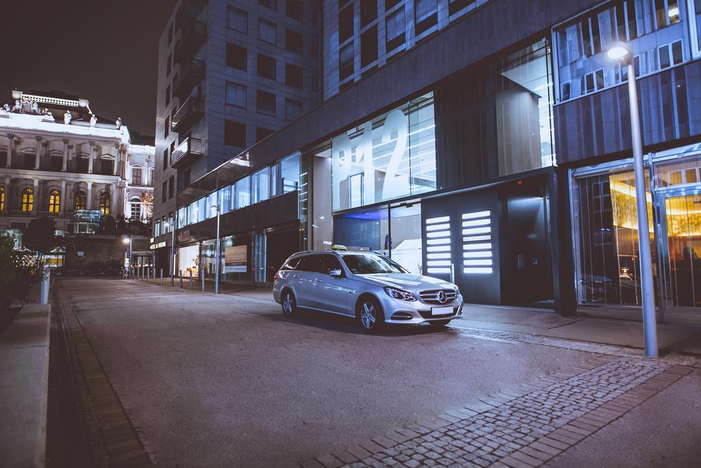 Do&Co Hotel Wien Exteriör bild Mercedes-Benz C-Class